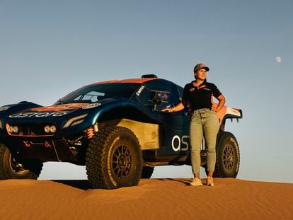 Laia Sanz poses with the ‘buggy’ she will drive during the 2024 Dakar Rally, a race across one of the largest dunes in the Moroccan Sahara.