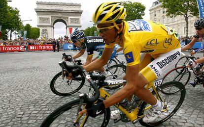 Alberto Contador, now banned for doping, on his way to victory in the final stage of the 2007 Tour de France.