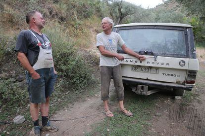 Chris talks to Bernardo, whose adventures in the Guadalfeo valley are among Stewart’s main sources of inspiration.