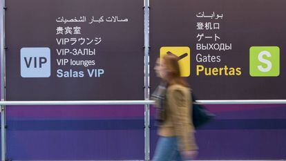 Signs in Chinese at Barajas airport in Madrid.