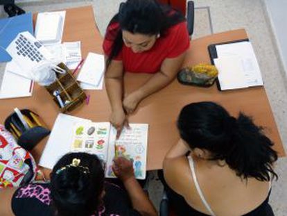 A literacy class at the Polígono Sur learning center in Seville.