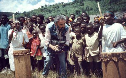 Jesús Mata covering the war in Rwanda for state broadcaster TVE in 1994.