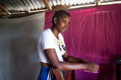 Upon becoming a teenage mother, Yésica Prensa dropped out of school. More than 20% of girls between the ages of 15 and 19 in the Dominican Republic have given birth.