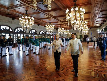 Philippine President Ferdinand Marcos Jr. walks with European Commission President Ursula von der Leyen during arrival honours at the Malacanang presidential palace in Manila, Philippines, July 31, 2023.