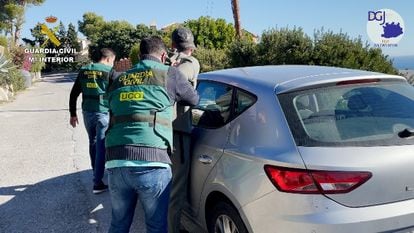 Spain's Civil Guard arrests the alleged leader of a drug-trafficking ring from Belgium.
