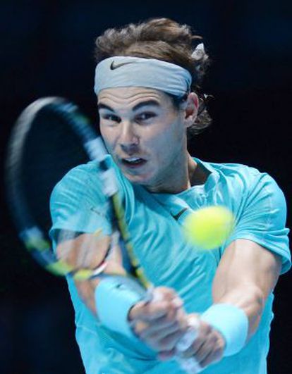 Rafael Nadal returns to Switzerland&#039;s Roger Federer during their World Tour Finals semifinal match. 