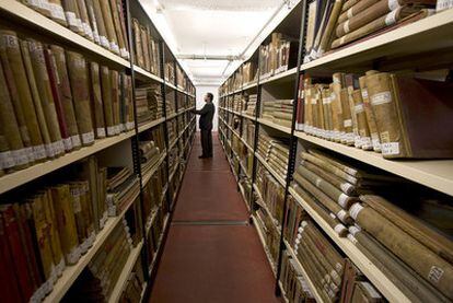 A total of 19 kilometers of archives have been installed in the basement of the Conde Duque cultural center.