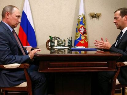Vladimir Putin meeting with the Prime Minister of Russia, Dmitri Medvédev.