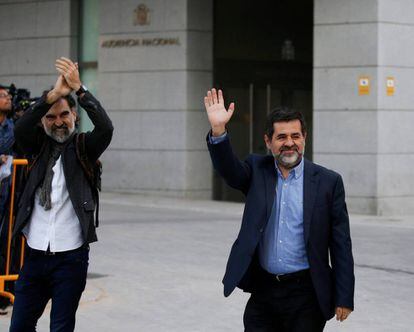 Jordi Cuixart (l), leader of Òmnium, and Jordi Sànchez of ANC as they arrive at the High Court in Madrid.