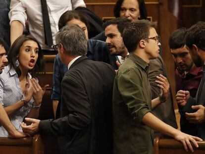 Podemos and Ciudadanos deputies clash in Congress.