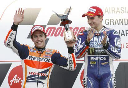 Jorge Lorenzo (r) applauds runner-up Marc Marquez (l) on the podium of Japan&#039;s MotoGP race on Sunday.