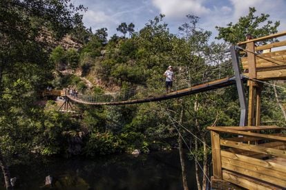 Hiking in Portugal has been turned on its head by the construction of wooden stairways, walkways and suspension bridges that blend with the environment. The Pasarela del río Paiva is an easy nine-kilometer walk that is both peaceful and inspiring.