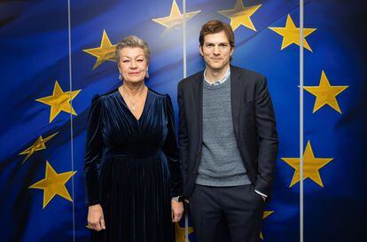 EU Home Affairs Commissioner Ylva Johansson with actor and businessman Ashton Kutcher in Brussels on March 20.