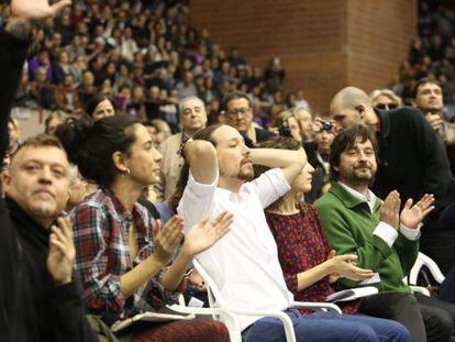 Pablo Iglesias (in white shirt) at the Podemos rally in Barcelona on Sunday.