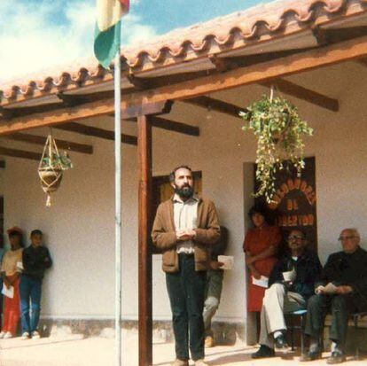 An undated photograph of Padre Pica delivering a speech on the veranda of Colegio Juan XXIII.