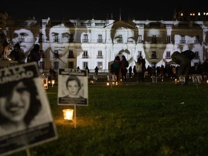 The La Moneda Palace illuminated with faces of victims of the Augusto Pinochet dictatorship.