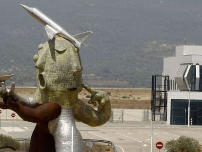 The sculpture outside one of the entrance points at Castellón Airport.