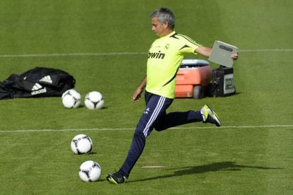 Jos&eacute; Mourinho during Wednesday&#039;s Real Madrid training session.