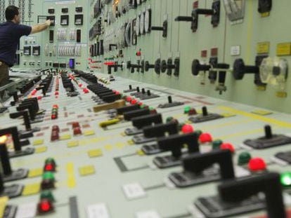A control panel at the Garo&ntilde;a nuclear plant in Burgos.