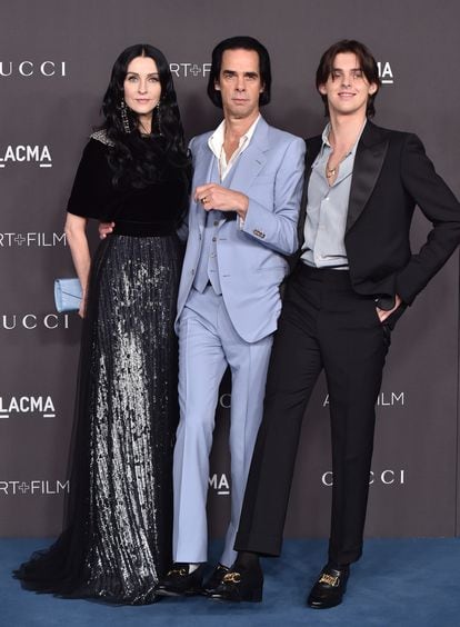 Susie Cave, Nick Cave and Earl Cave at a LACMA (Los Angeles) gala in 2019. 