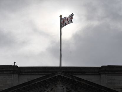 The British flag over Buckingham Palace on Thursday, before the news of Elizabeth II's death.