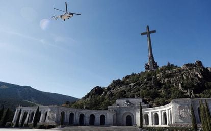 A helicopter carrying Francisco Franco's coffin leaves the Valley of the Fallen.