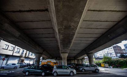 Overpass in poor condition on the FE-13 highway in Ferrol (A Coruña).