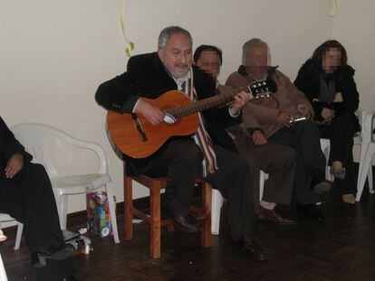 Pica at a party celebrating his last birthday before his death.