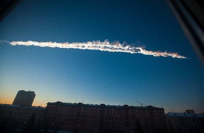 Chelyabinsk, Russia, February 15, 2013. A meteorite falls in the Urals. More than 500 people were injured by the fragments. The event caused massive damage and panic among the population.
