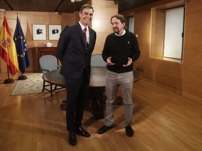 Acting Prime Minister Pedro Sánchez in a meeting with Unidas Podemos leader Pablo Iglesias.
