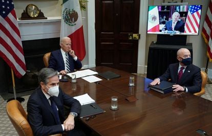 US President Joe Biden with State Secretary Antony Blinken (l) and Homeland Security Secretary Alejandro Mayorkas at a virtual meeting with Mexican President Andrés Manuel López Obrador in March.