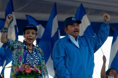 Nicaraguan President Daniel Ortega (r) and his wife and Vice President Rosario Murillo at an election rally in September. 