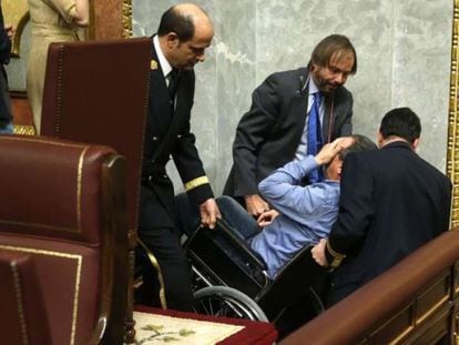 The moment when Deputy Joan Baldoví fainted in Congress.