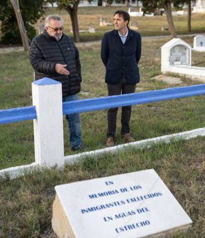 Antonio Ruiz and Francisco Ruiz in front of the tombstone dedicated to migrants who have died in the Strait of Gibraltar.