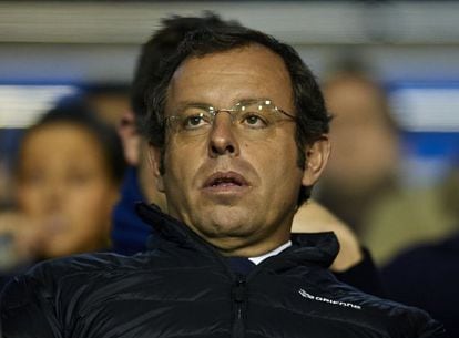 Sandro Rosell watches Barcelona's King's Cup match against Levante.