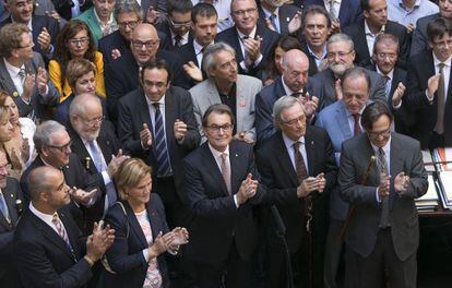 Catalan premier Artur Mas surrounded by mayors at an event to support the November 9 vote.