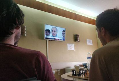 Patients at the military hospital watch news about the quarantine.
