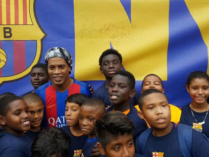 Ronaldinho meets the Bronx soccer stars of tomorrow.