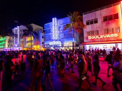 Crowds walk up and down Ocean Drive during spring break on on March 18, 2023, in Miami Beach, Florida.