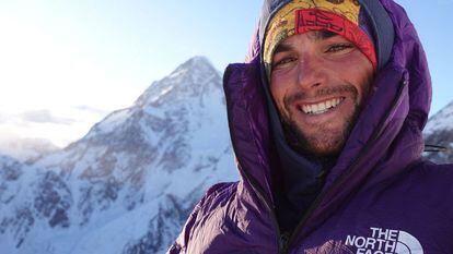 Benjamin Védrines on the Broad Peak summit.