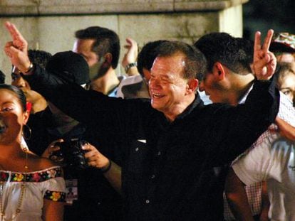 Andr&eacute;s Granier celebrates his 2006 gubernatorial victory in Tabasco state. 