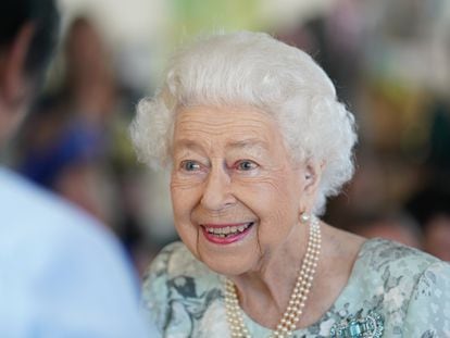 Elizabeth II in one of her last official acts, on July 15, 2022 at the Thames Hospice in Maidenhead (England).
