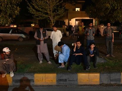 People gather outside a mall following an earthquake in Islamabad, Pakistan, on March 21, 2023.