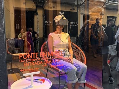 A woman, during the virtual reality experience 'Ponte en mi Piel,' last June in Madrid.