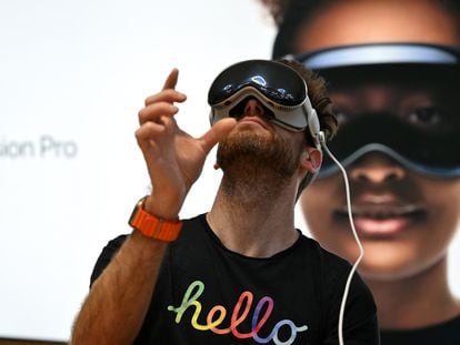 A man tests the Apple Vision Pro augmented reality glasses during the product presentation at the Apple Store in New York, on February 2.