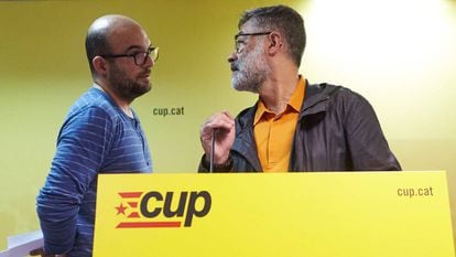 CUP deputy Carles Riera (R) said that early elections are a nuclear weapon against independence.