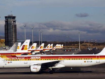 Iberia planes on the tarmac at Madrid&#039;s Barajas airport.