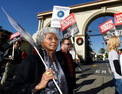 'Star Trek' actress Nichelle Nichols, who passed away last year, demonstrating in front of Paramount studios during the 2007 strike.