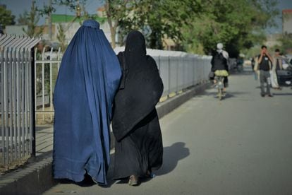 Two women on the streets of Kabul in May 2022