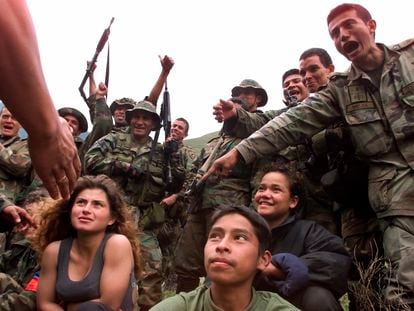 The Colombian Army apprehended three teenagers for belonging to the Revolutionary Armed Forces of Colombia (FARC) in December 2000.